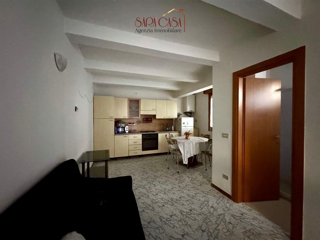 CASA SEMINDIPENDENTE CON DUE CAMERE DA LETTO