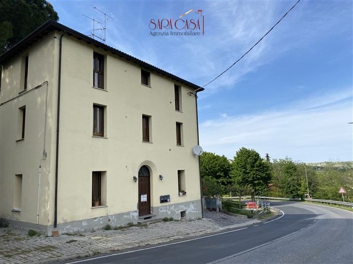 PORZIONE DI FABBRICATO CON DUE APPARTAMENTI