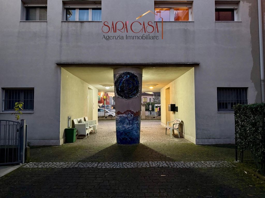 Luminoso appartamento con due camere, terrazzo e garage