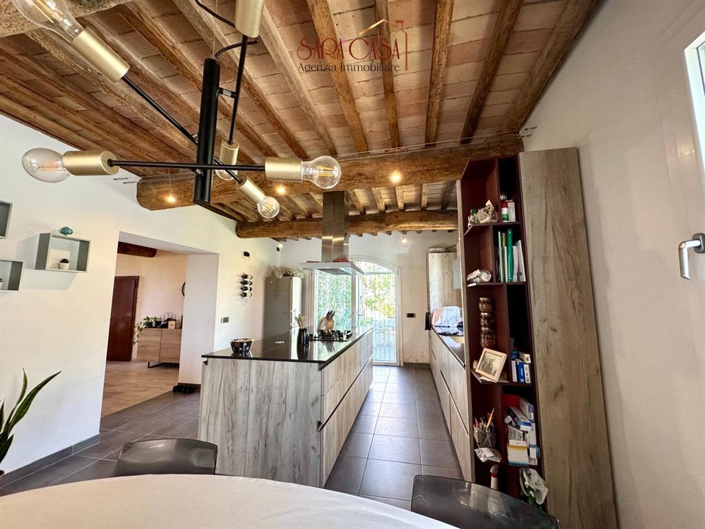 CASA INDIPENDENTE SU LOTTO ESCLUSIVO DI 5.000 MQ E SERVIZI ANNESSI