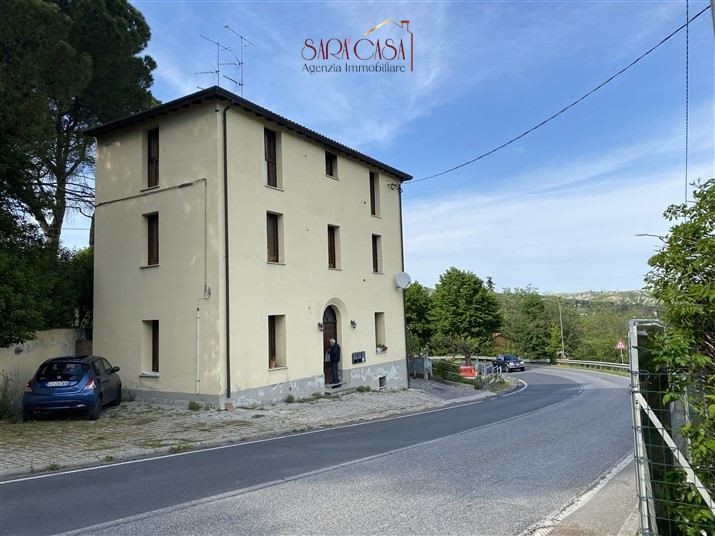 PORZIONE DI FABBRICATO CON DUE APPARTAMENTI