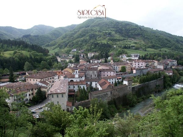 APPARTAMENTO CON CORTE ESCLUSIVA E CASETTA IN SASSO