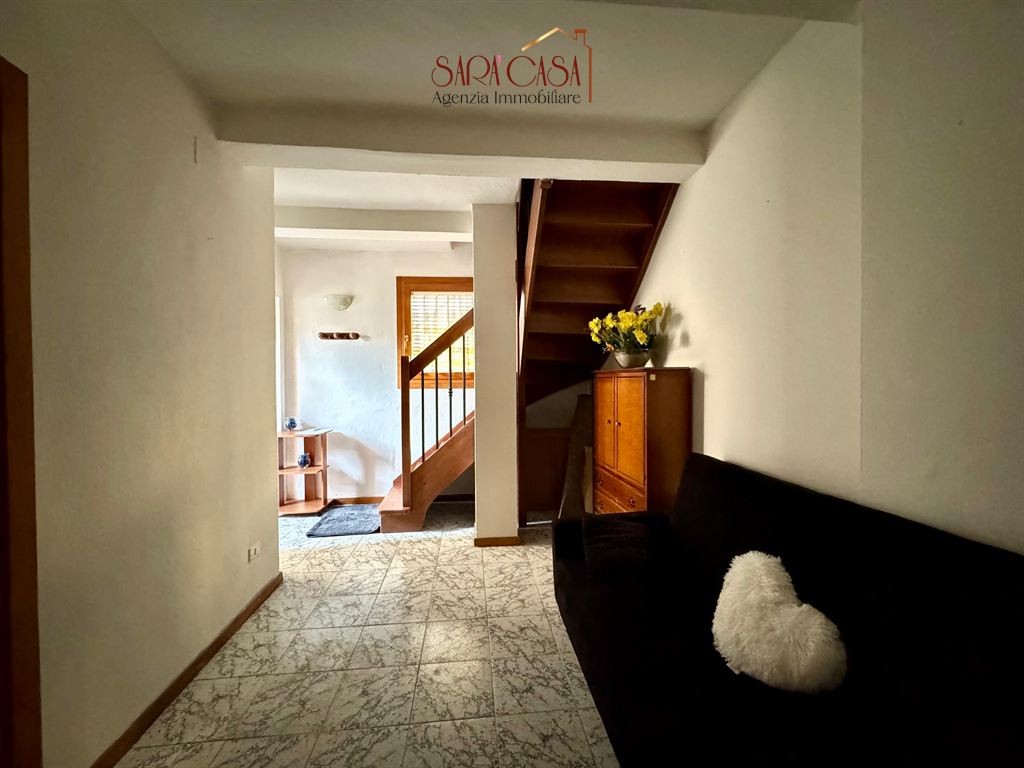 CASA SEMINDIPENDENTE CON DUE CAMERE DA LETTO