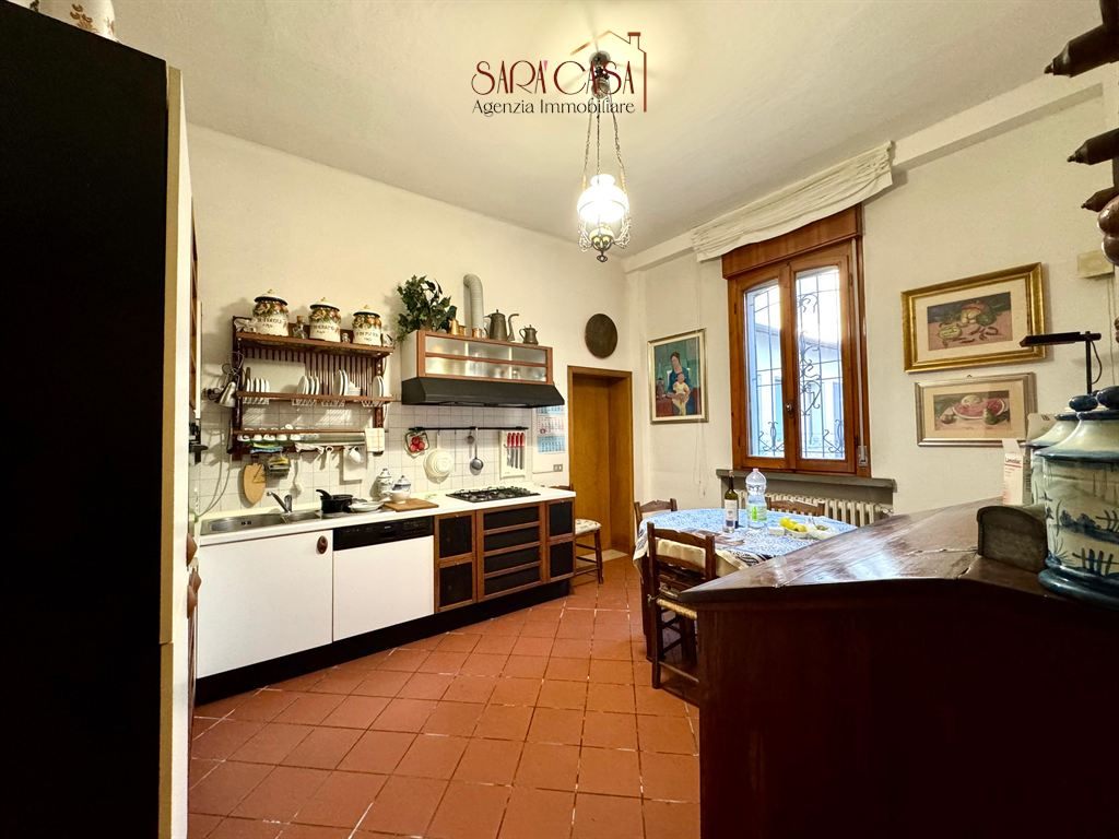 CASA SEMINDIPENDENTE CON GARAGE E GIARDINO ESCLUSIVO