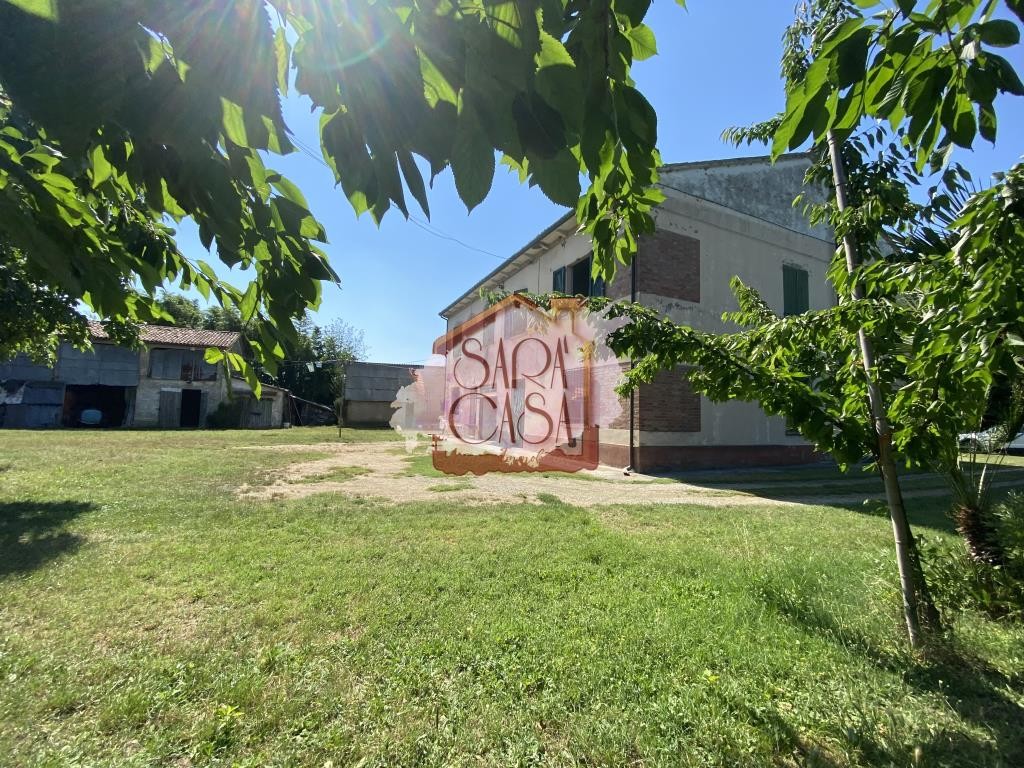 BIFAMILIARE IMMERSA NEL VERDE SU LOTTO DI 10.000 mq