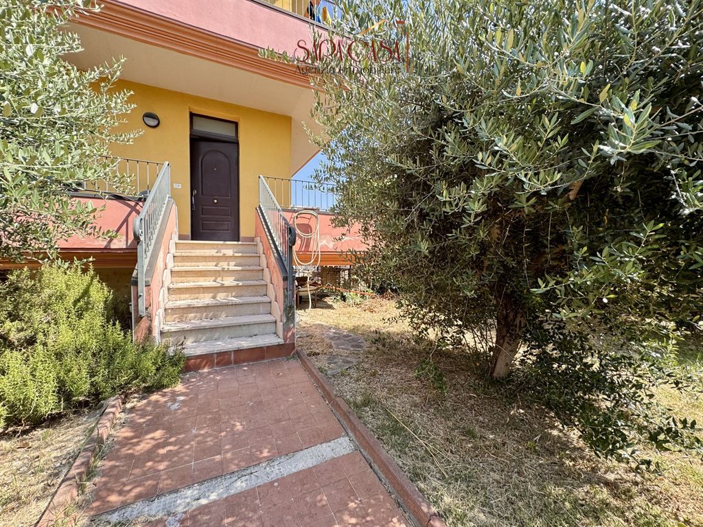 Comodo appartamento con ingresso indipendente e giardino esclusivo