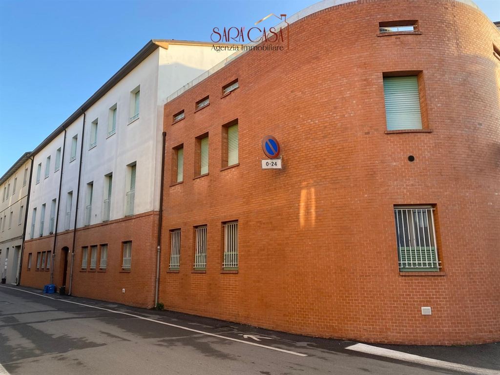 APPARTAMENTO AL PRIMO PIANO CON ASCENSORE E GARAGE IN POSIZIONE CENTRALE