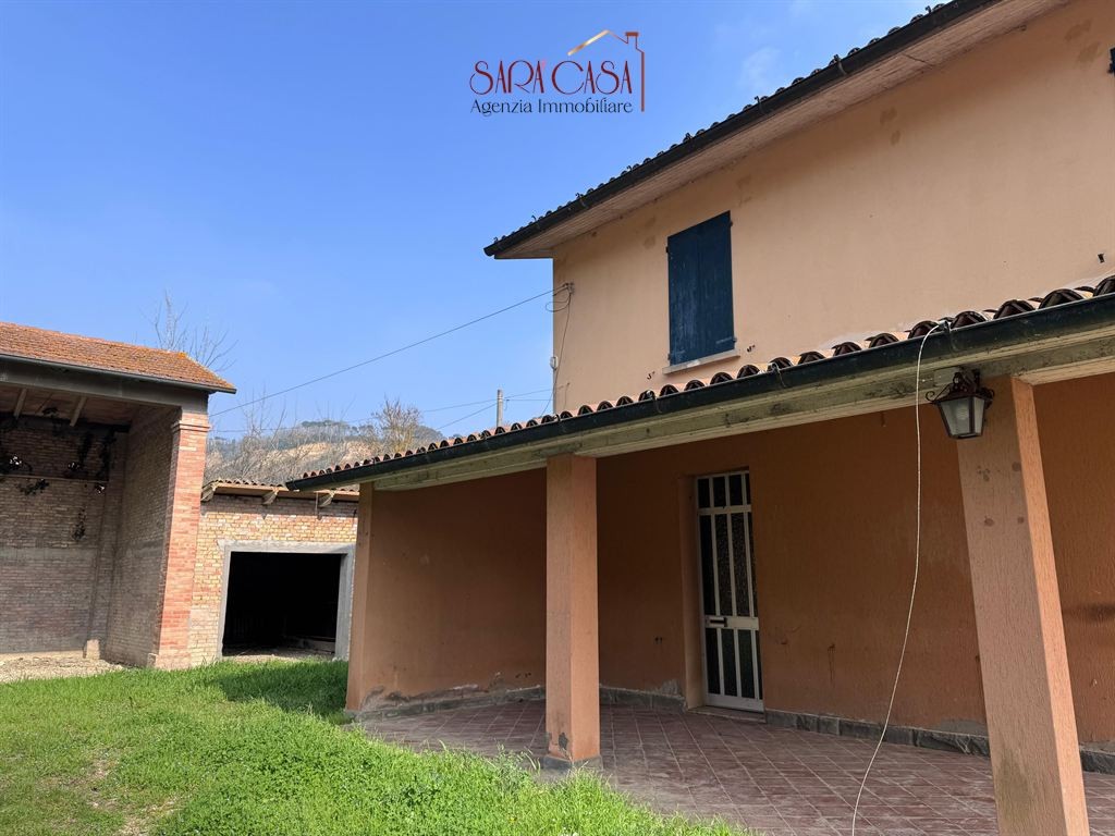 CASA INDIPENDENTE CON TERRENO