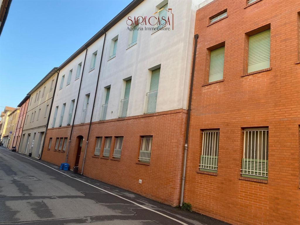 APPARTAMENTO AL PRIMO PIANO CON ASCENSORE E GARAGE IN POSIZIONE CENTRALE