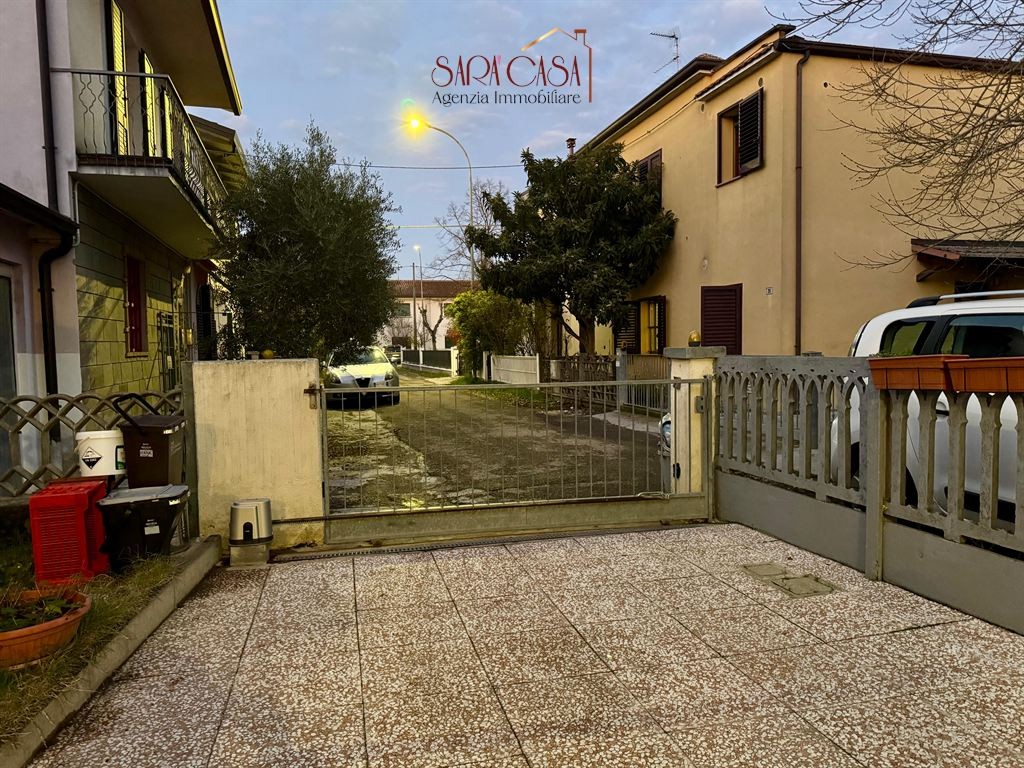 APPARTAMENTO CON INGRESSO INDIPENDENTE E GIARDINO