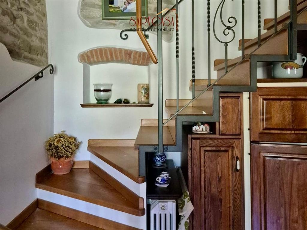 APPARTAMENTO CON DUE CAMERE DA LETTO IMMERSO NEL VERDE