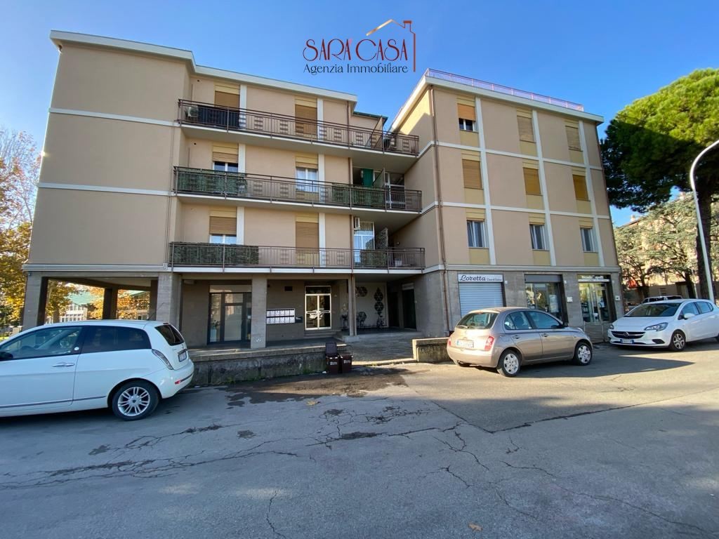 AMPIO APPARTAMENTO CON TERRAZZO E GARAGE