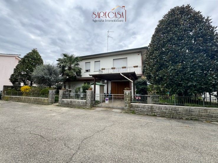 CASA BIFAMILIARE SU LOTTO ESCLUSIVO DI 450 mq