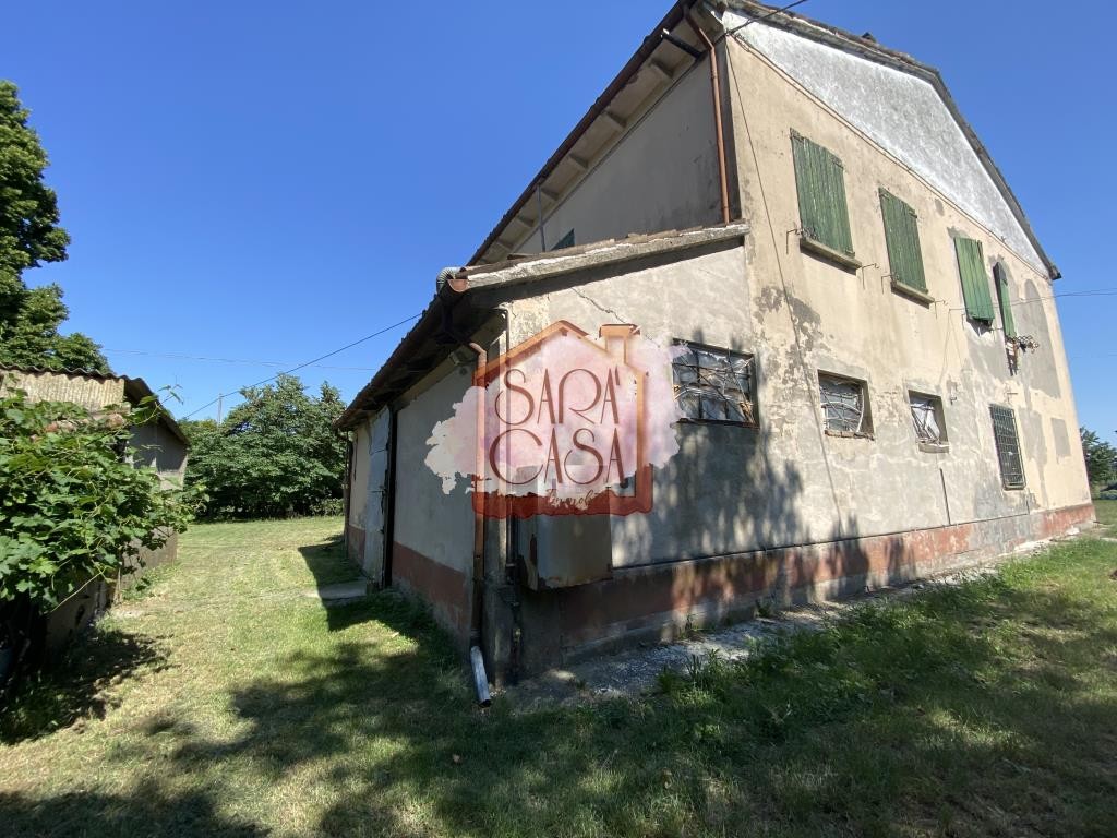 BIFAMILIARE IMMERSA NEL VERDE SU LOTTO DI 10.000 mq