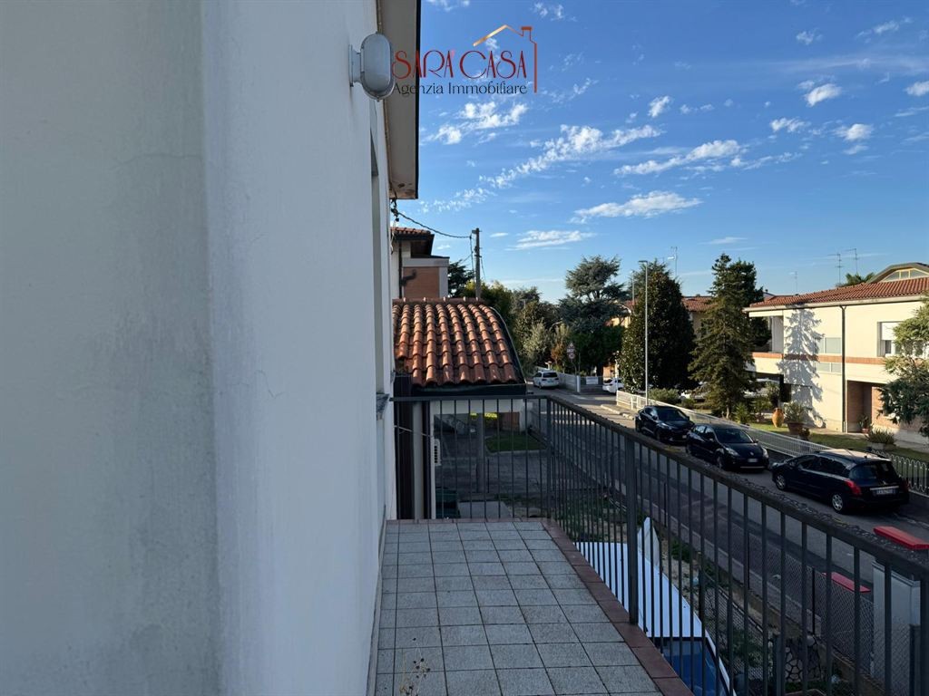 Casa indipendente con negozio annesso su lotto di oltre 600 mq