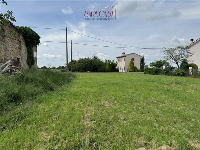 FABBRICATO DA RISTRUTTURARE CON AMPIO GIARDINO DI OLTRE 1100 mq