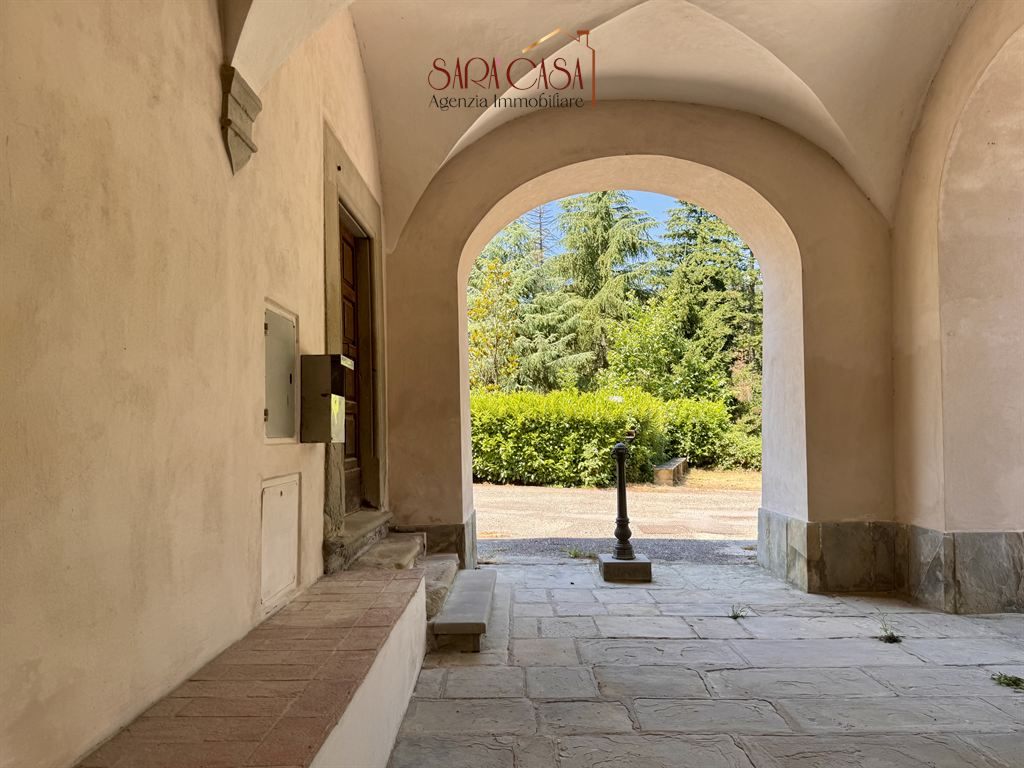 Elegante appartamento al primo piano disposto su due livelli